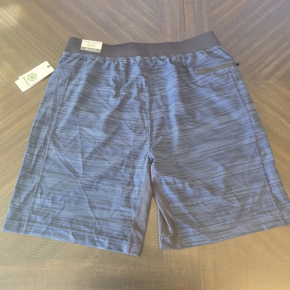 NWT GAIAM Men's Streak 9 In Short - Navy Blue Striped Athletic Shorts Large - Picture 10 of 14
